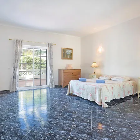 Sleeps 8 With Pool And Air Con *